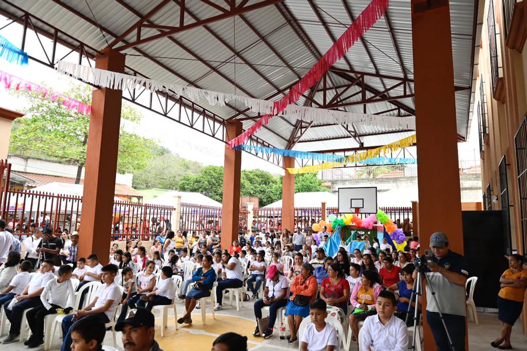 Entregan proyecto de construcción de escuela primaria en aldea Caparjá, Camotán