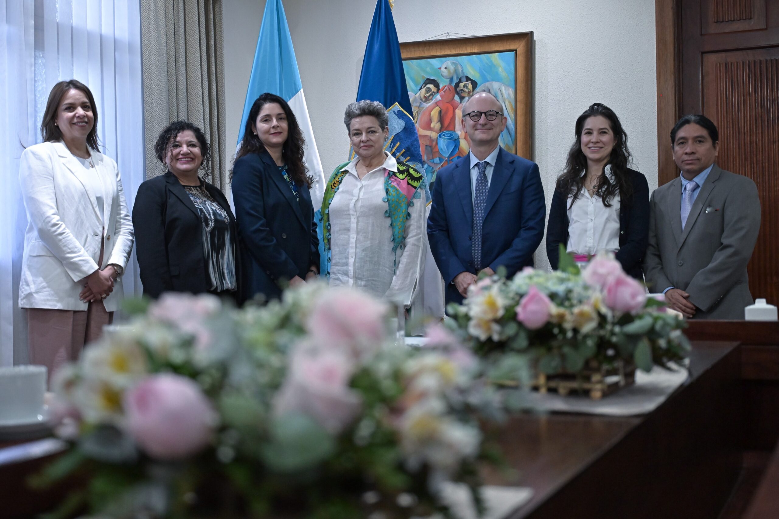 Primera dama recibe a autoridades del BID para trabajar por la población vulnerable