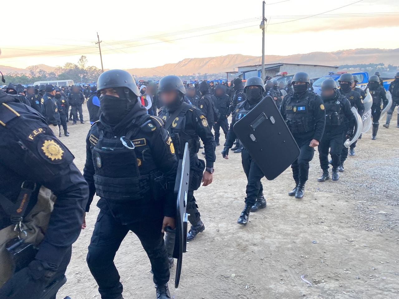 500 agentes de la PNC efectúan requisa en cárcel de Cantel, Quetzaltenango