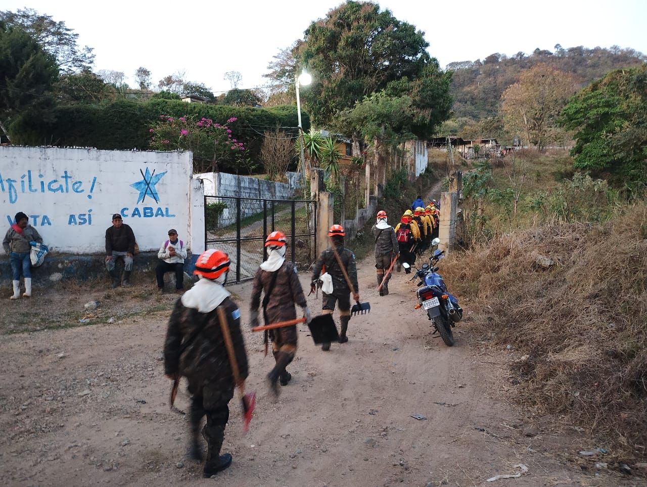 Brigada de Respuesta a Incendios Forestales combate siniestro en Santa Rosa