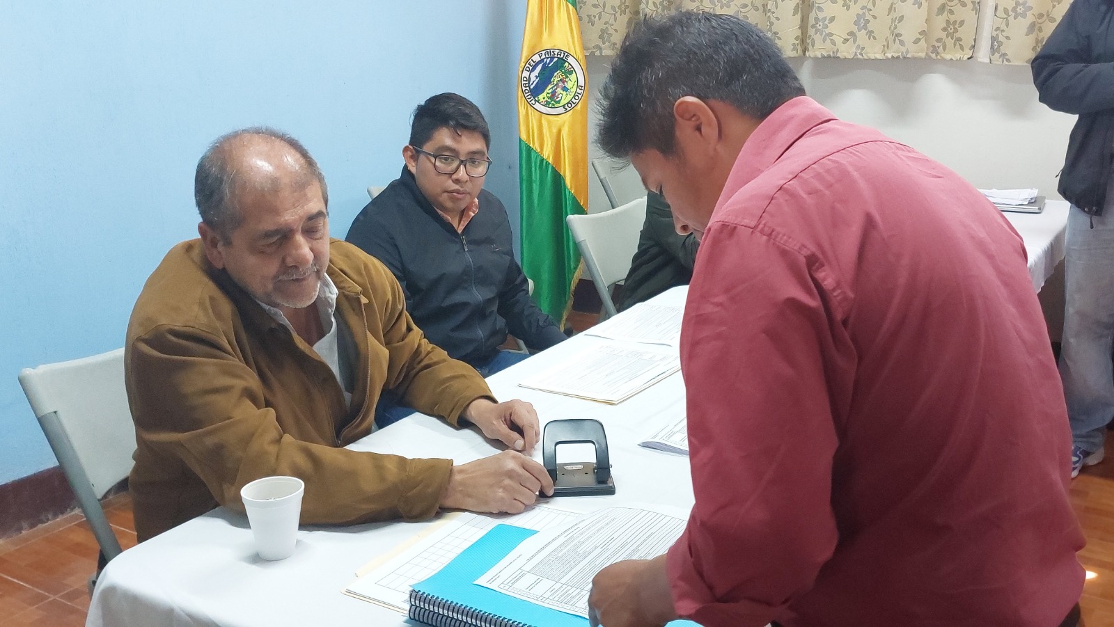 Sololá recibe expedientes de aspirantes a gobernador titular y suplente