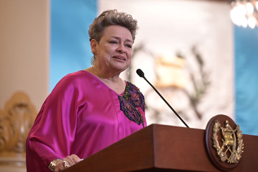 Presidente Arévalo envía mensaje a la primera dama de la nación