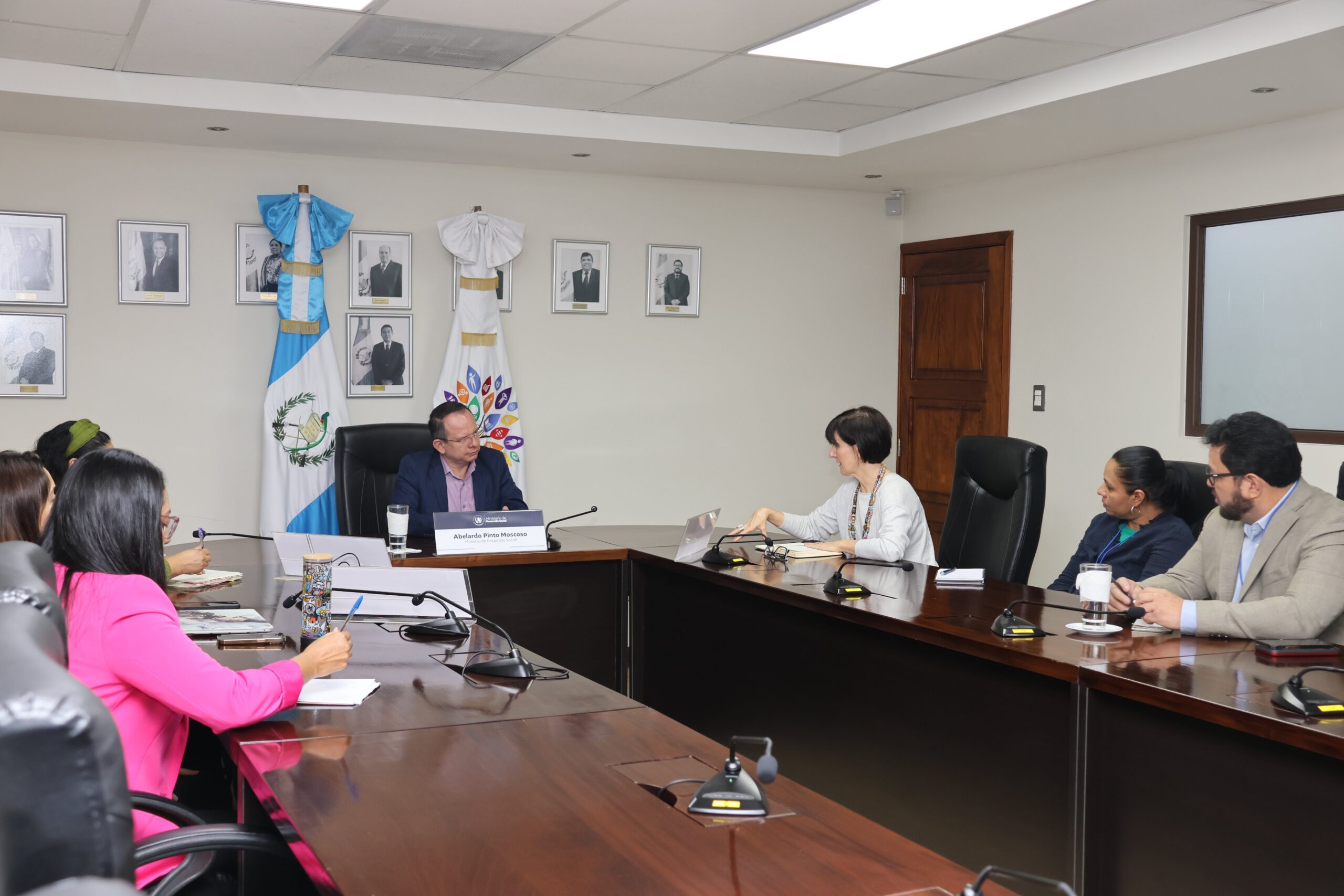 Autoridades del Mides y el PMA se reunieron para fortalecer el trabajo en conjunto. /Foto: Mides
