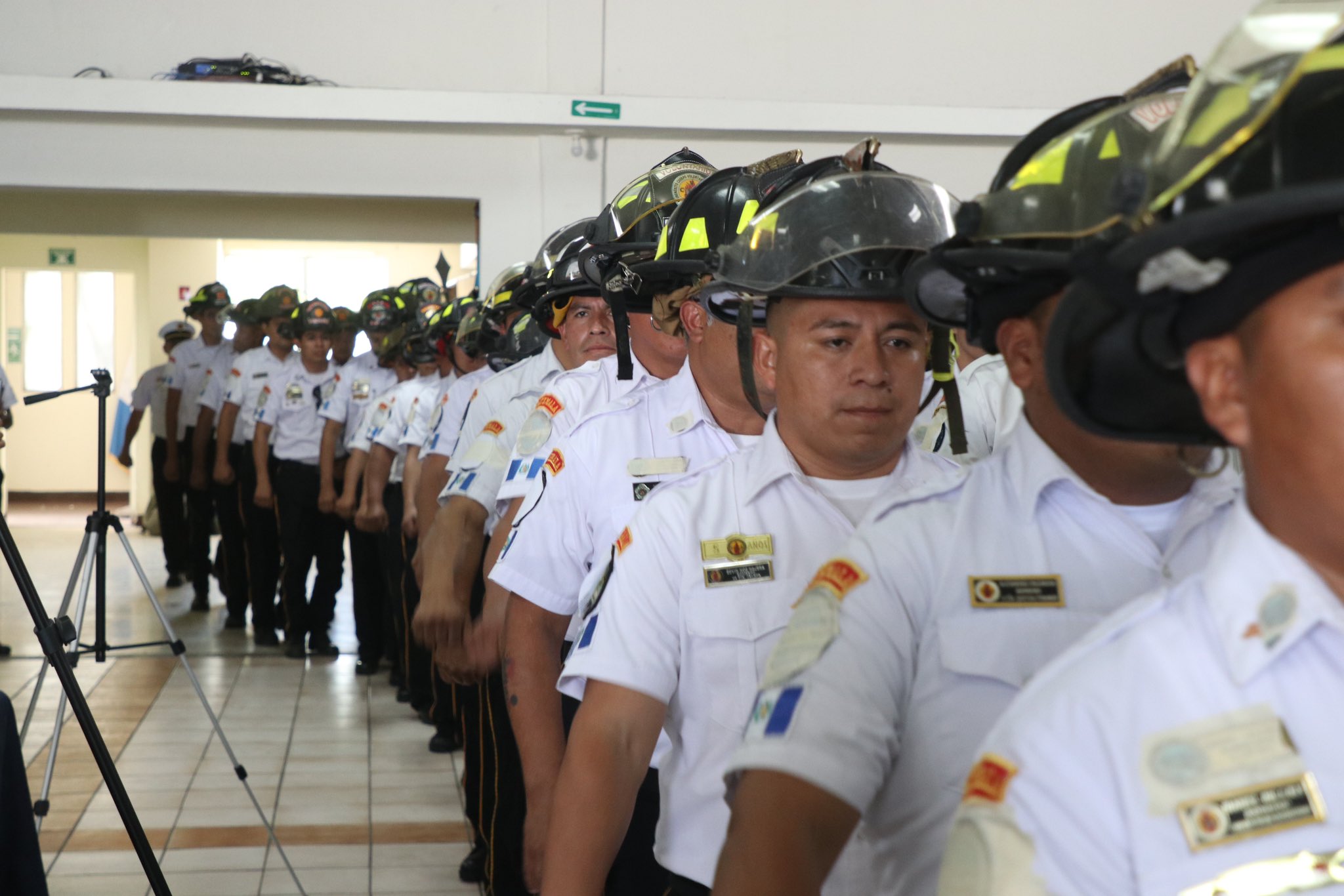 Elementos de Bomberos Voluntarios reciben certificación internacional en salvamento acuático