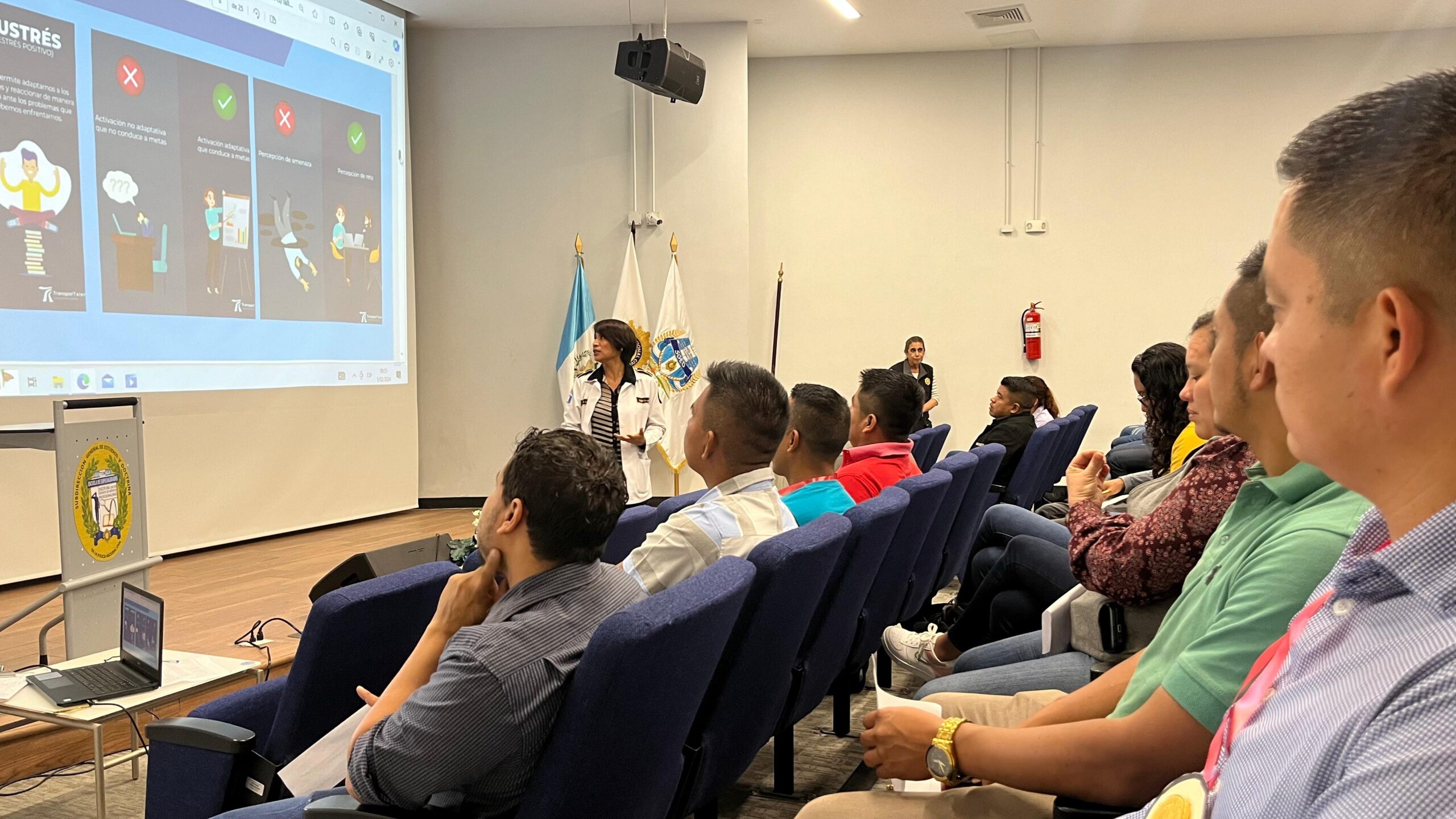 El taller brinda herramientas para la salud mental en el ámbito laboral. / Foto: PNC.