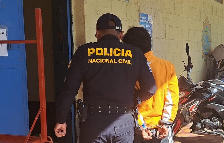 Hamilton “N” de 20 años, capturado en un allanamiento realizado en el sector conocido como "la pila vieja". / Foto: PNC.