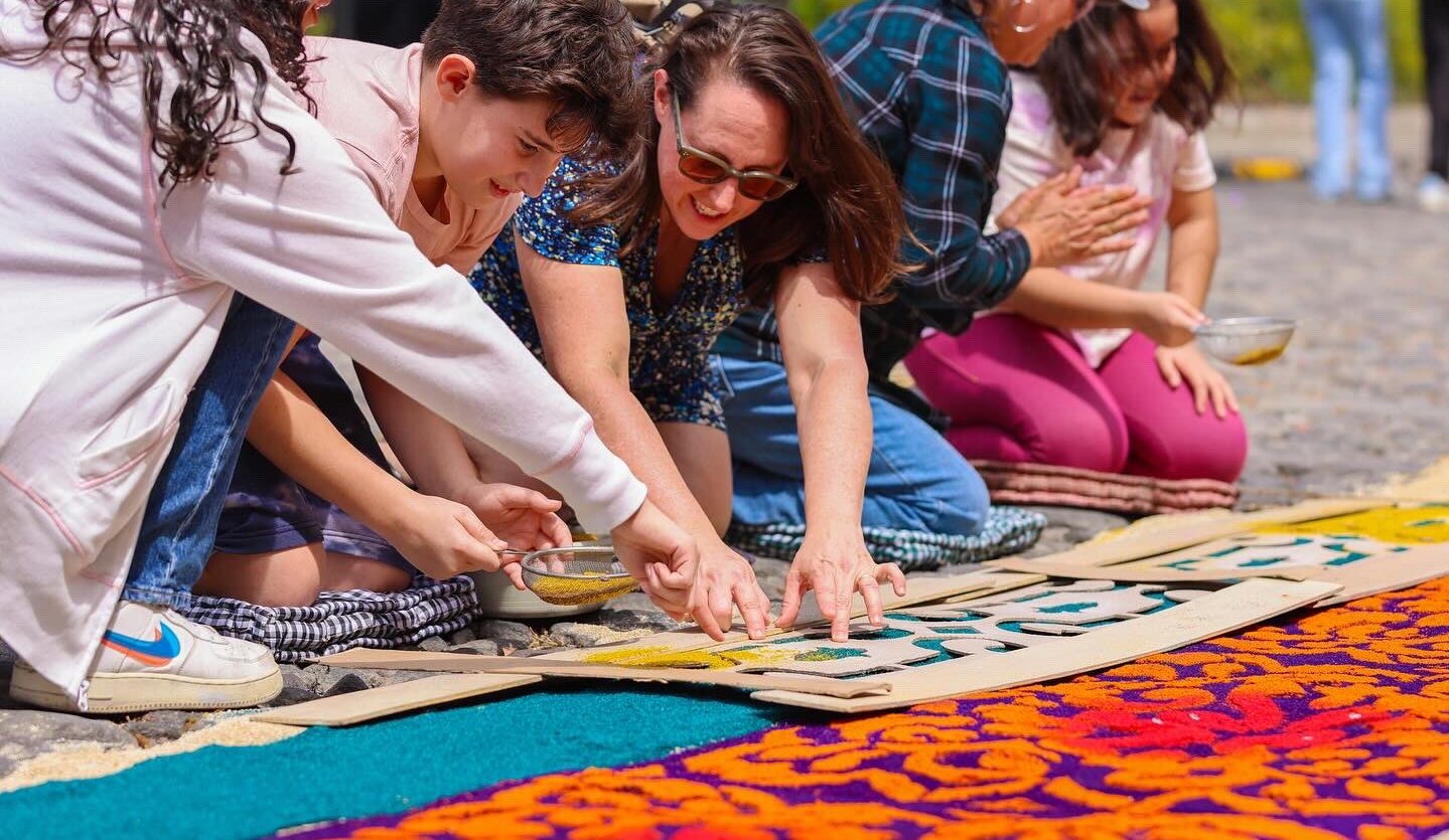Alfombras de Guatemala, colorido y devoción en las calles del país