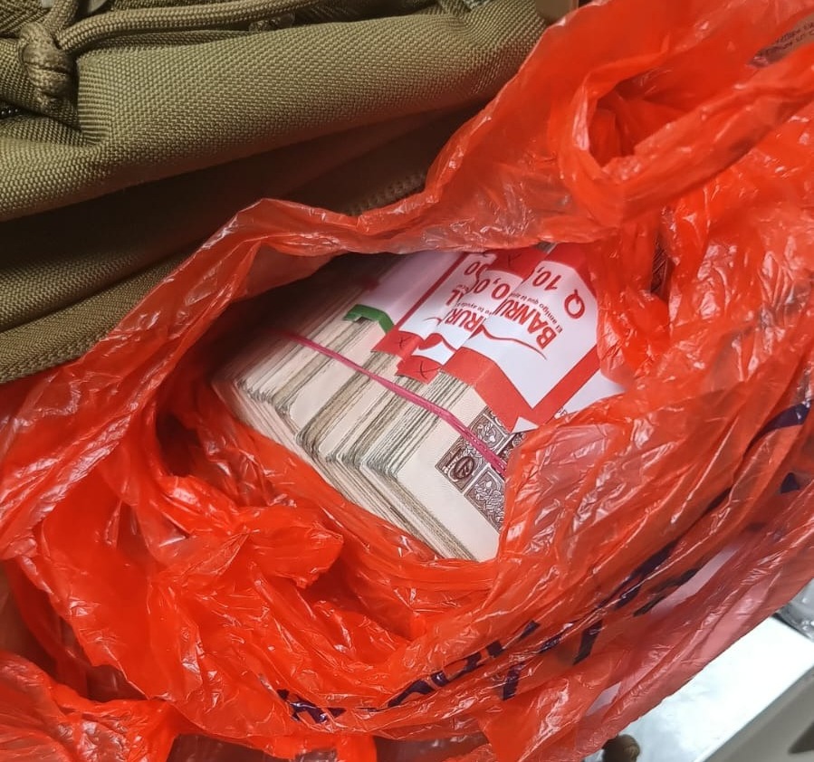 Detienen en el AILA a hombre que intentó salir del país con más de 260 mil quetzales sin declarar