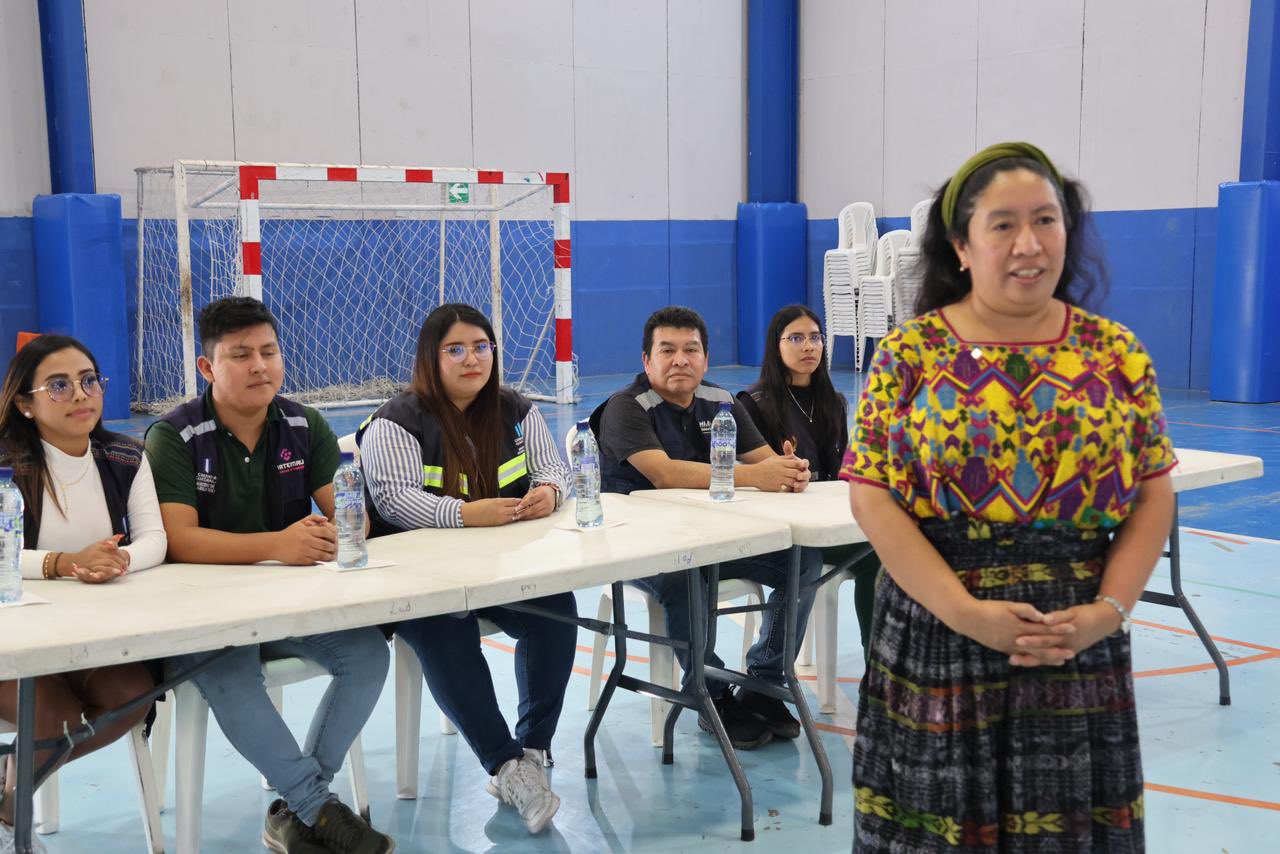 Autoridades del Ministerio de Desarrollo habilitaron el Centro de Acopio en el parque Erick Barrondo. /Foto: Mides