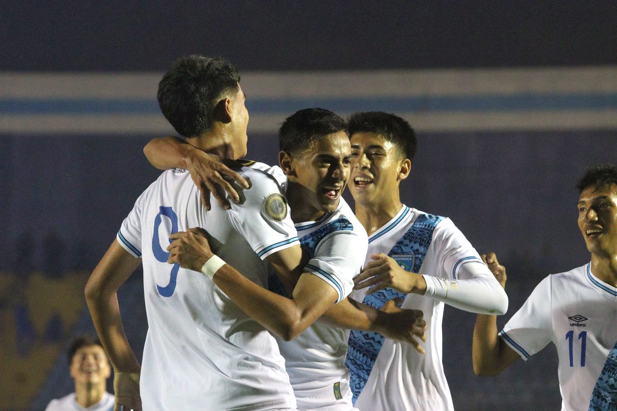Guatemala cumple y derrota a Barbados