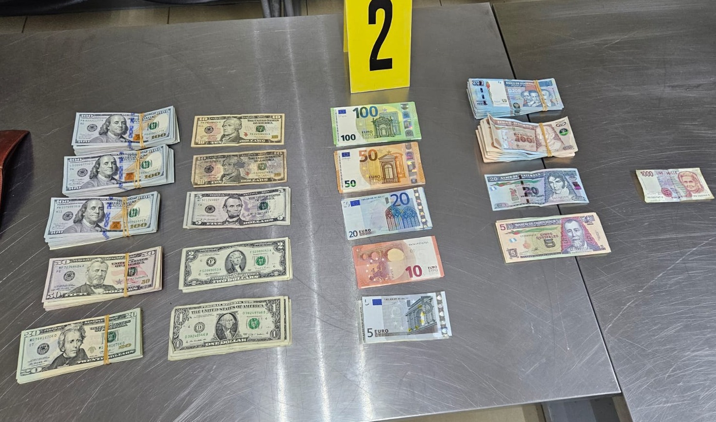 Supuesto sacerdote intentó viajar con fuerte suma de dinero sin declarar