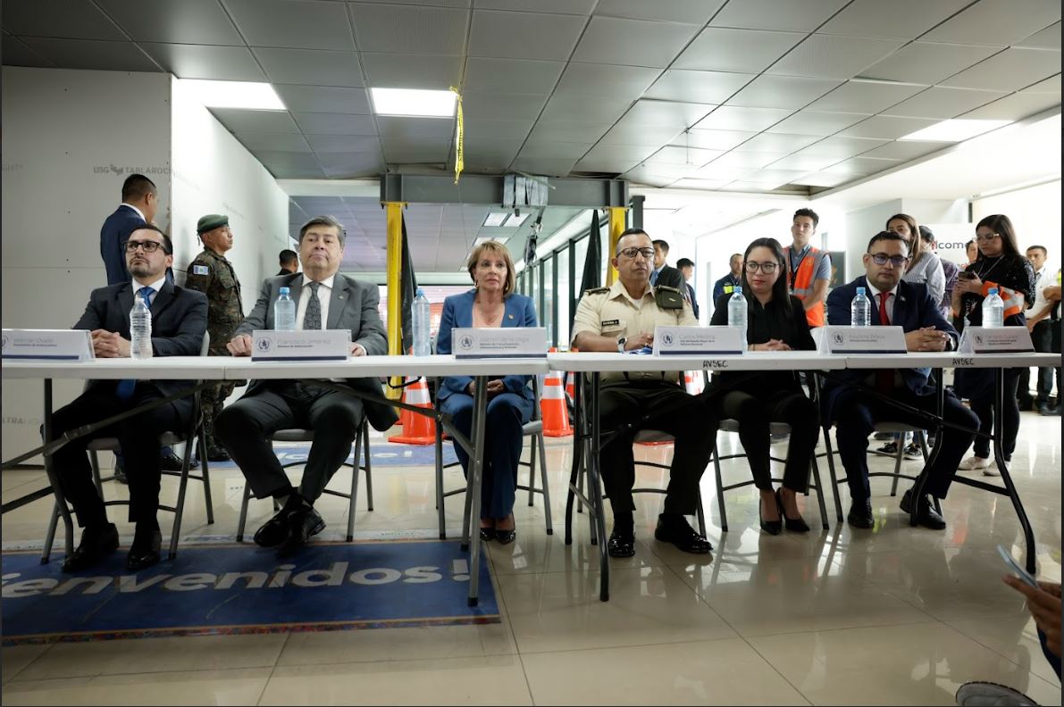 Ministro de Gobernación: “El aeropuerto es la cara corrupta del país”