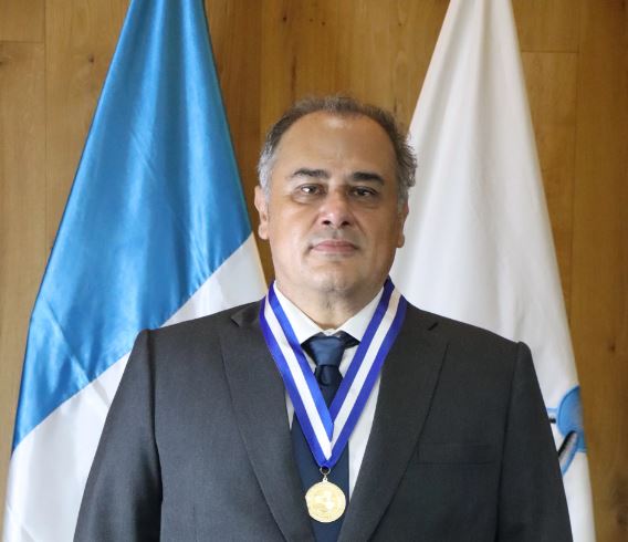 En la actualidad el doctor, Francisco Pérez Sabino se desenvuelve en su papel como asesor de tesis de doctorado.// Foto: Senacyt.