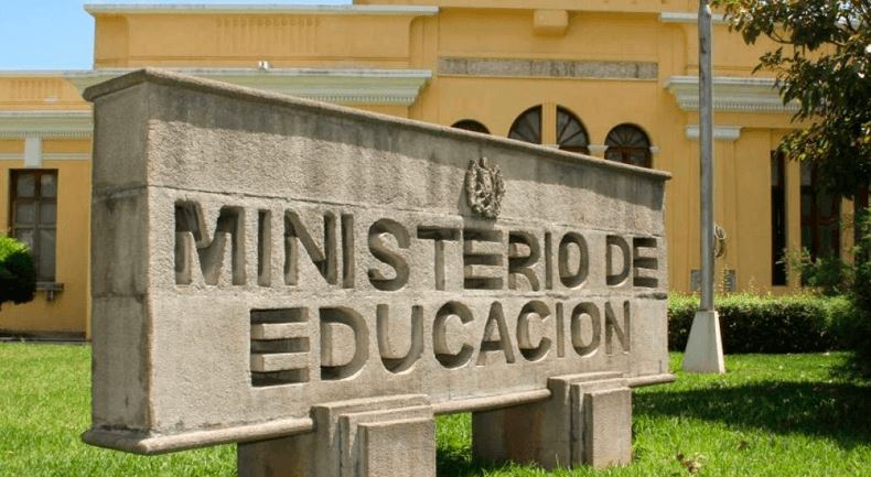 Mineduc solicita revisión exhaustiva del Programa Seguro Médico Escolar