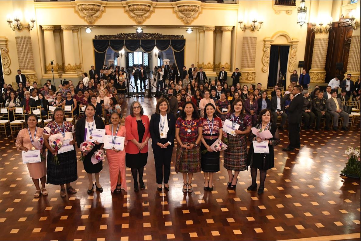Onam reconoce a guatemaltecas que impulsan a las mujeres