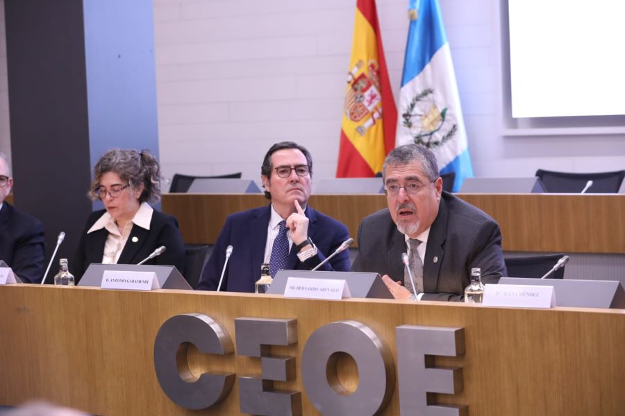 Arévalo pide a empresas españolas inversiones que contribuyan al desarrollo de los pobres