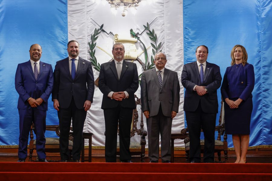 Embajadores presentan cartas credenciales ante el presidente Bernardo Arévalo