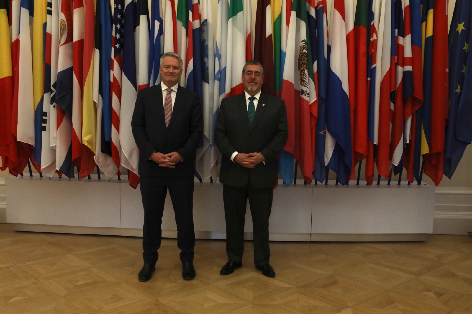Presidente Arévalo fortalece relaciones en materia económica en Francia