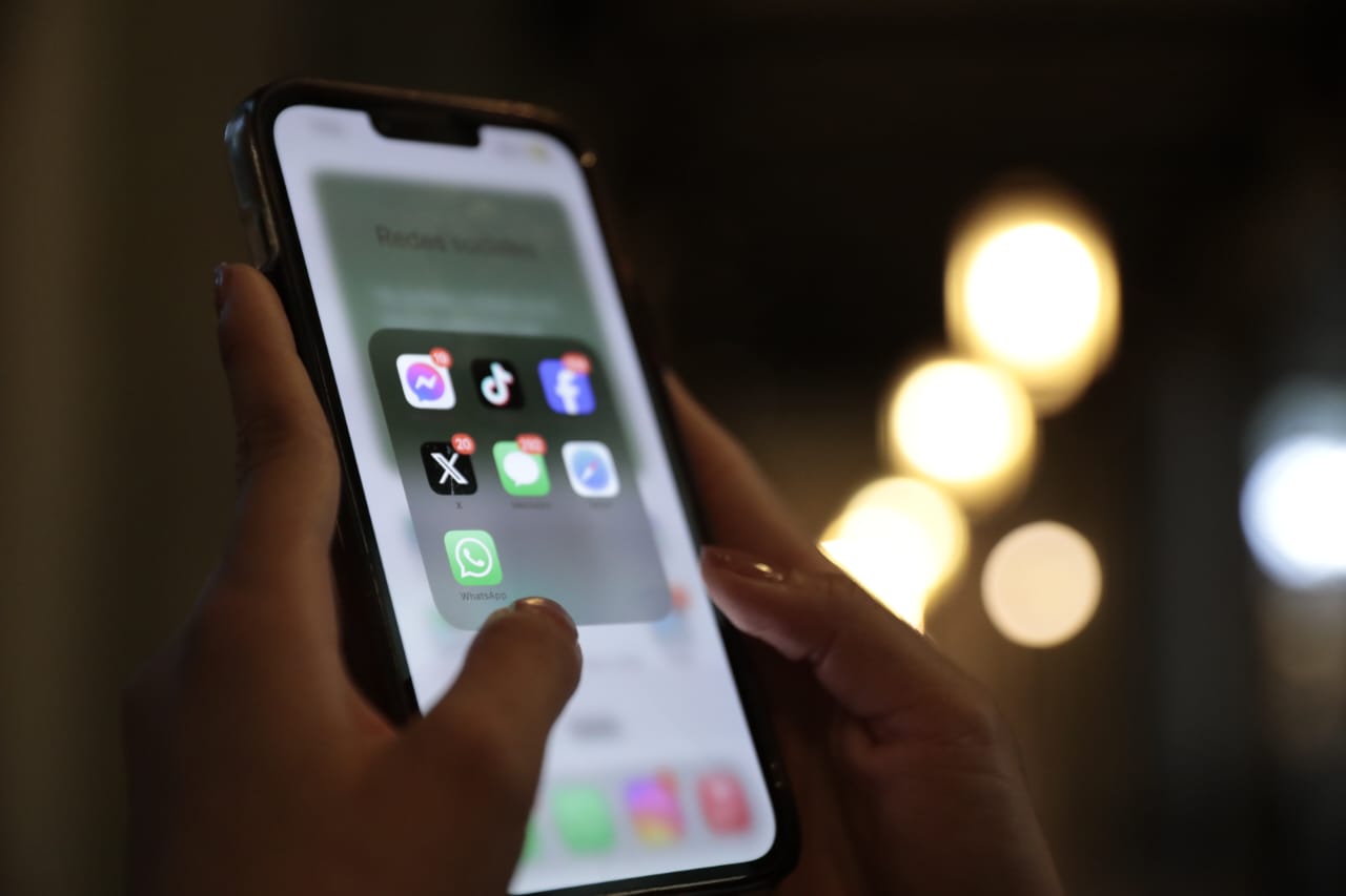 La primera dama incluyó un número de Whatsapp en su comunicado. / Foto: Noé Pérez.