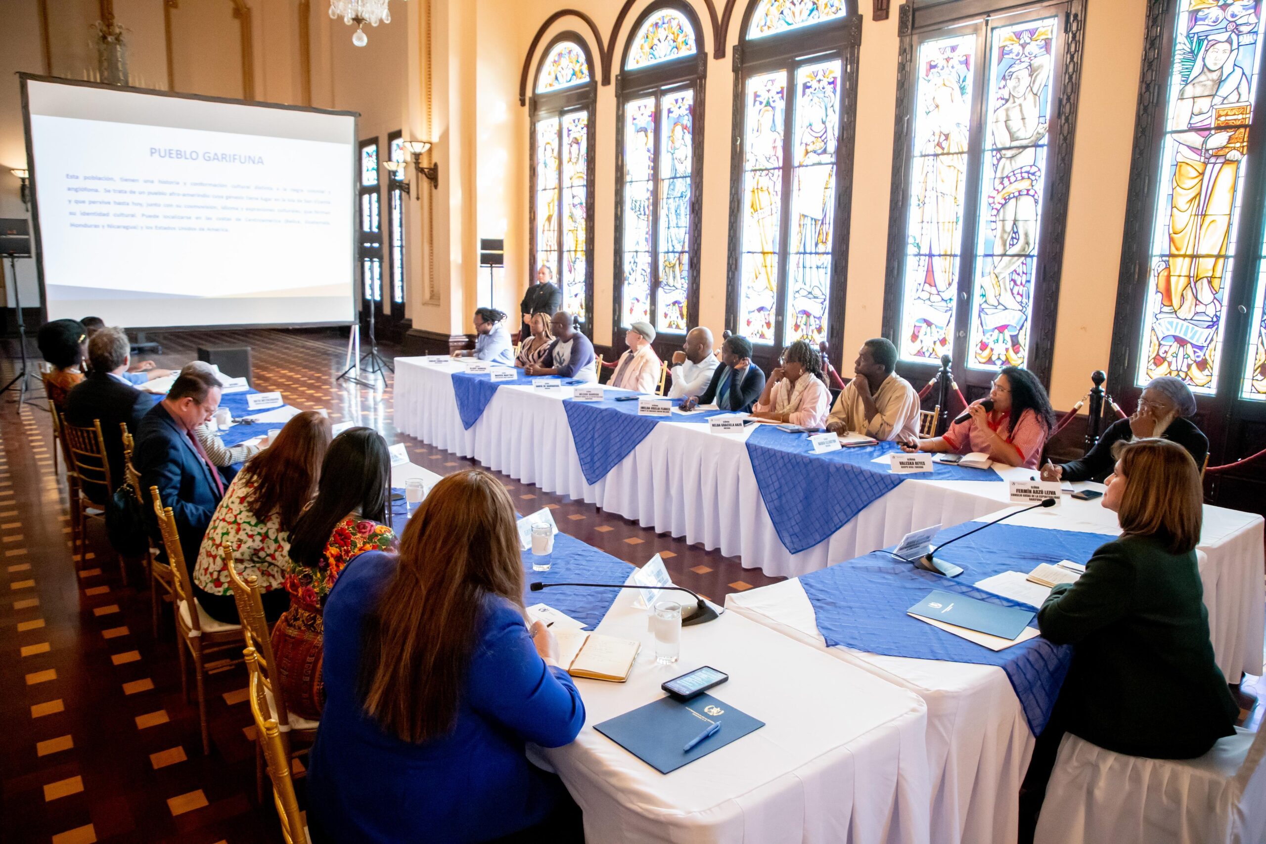 Reunión con grupos garífunas. /Foto: Vicepresidencia de la República.