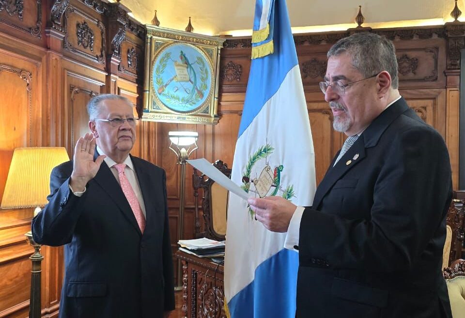 Gabriel Medrano Valenzuela asume dirección del Registro General de la Propiedad
