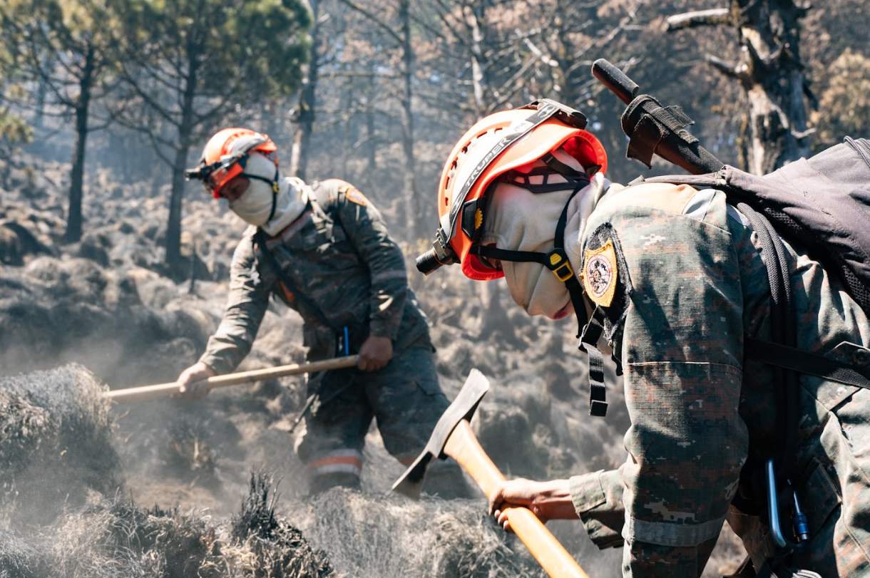 Brigadistas siguen combatiendo incendios forestales en varios puntos del país. / Foto: Libertad Garrido, SCSP.