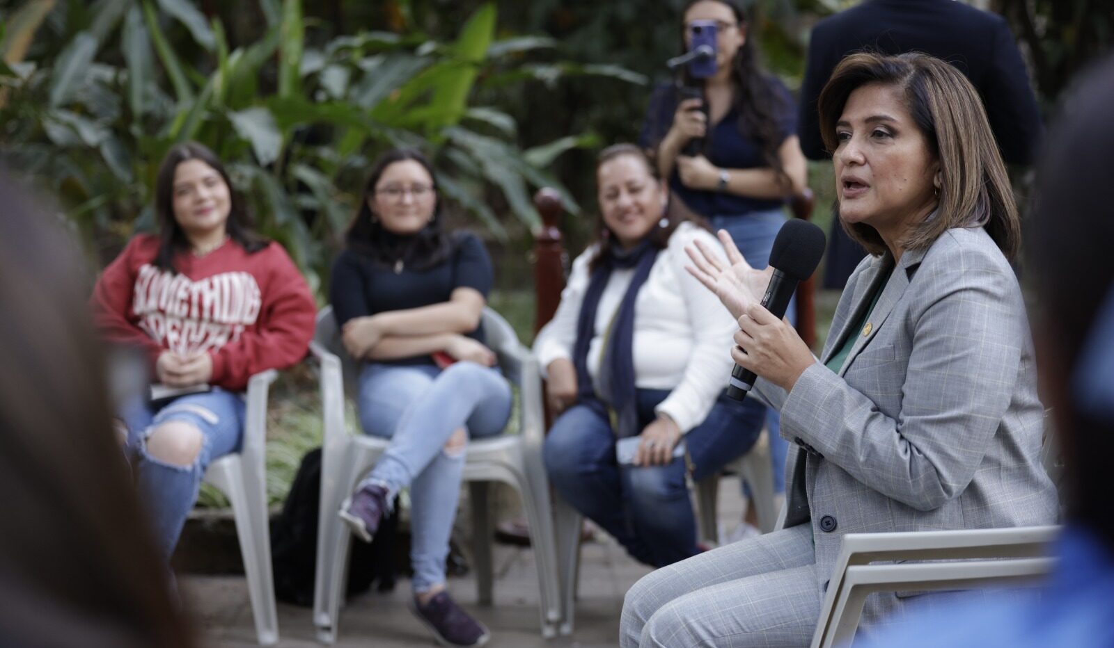Vicepresidenta se reunió con mujeres y niñas que buscan aportar al país con ciencia. /Foto: Dickéns Zamora.