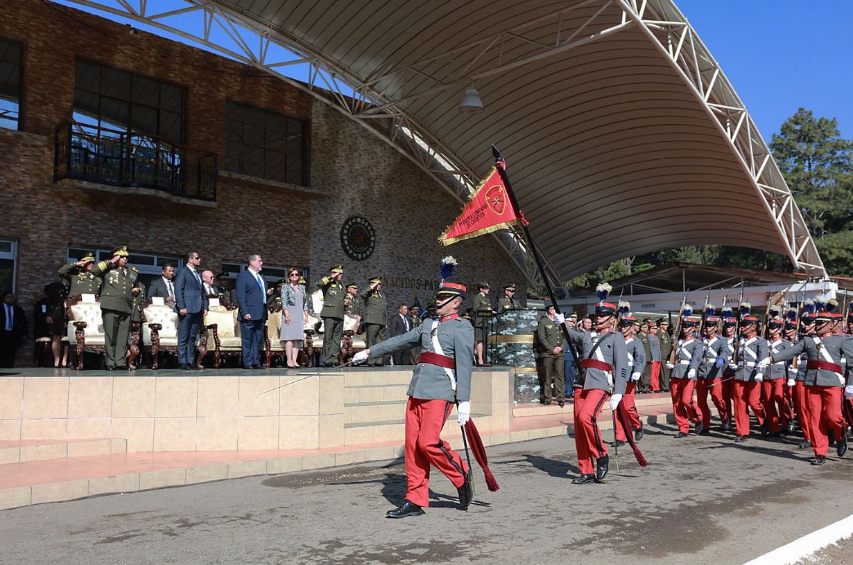 Presidente participa en el aniversario de la Batalla de La Arada y el Día de las Fuerzas de Tierra