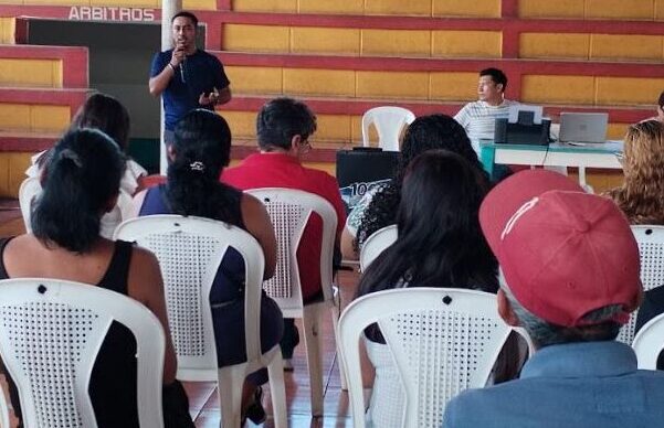 Brindan medidas sanitarias en mercados y establecimientos educativos de Cuyotenango