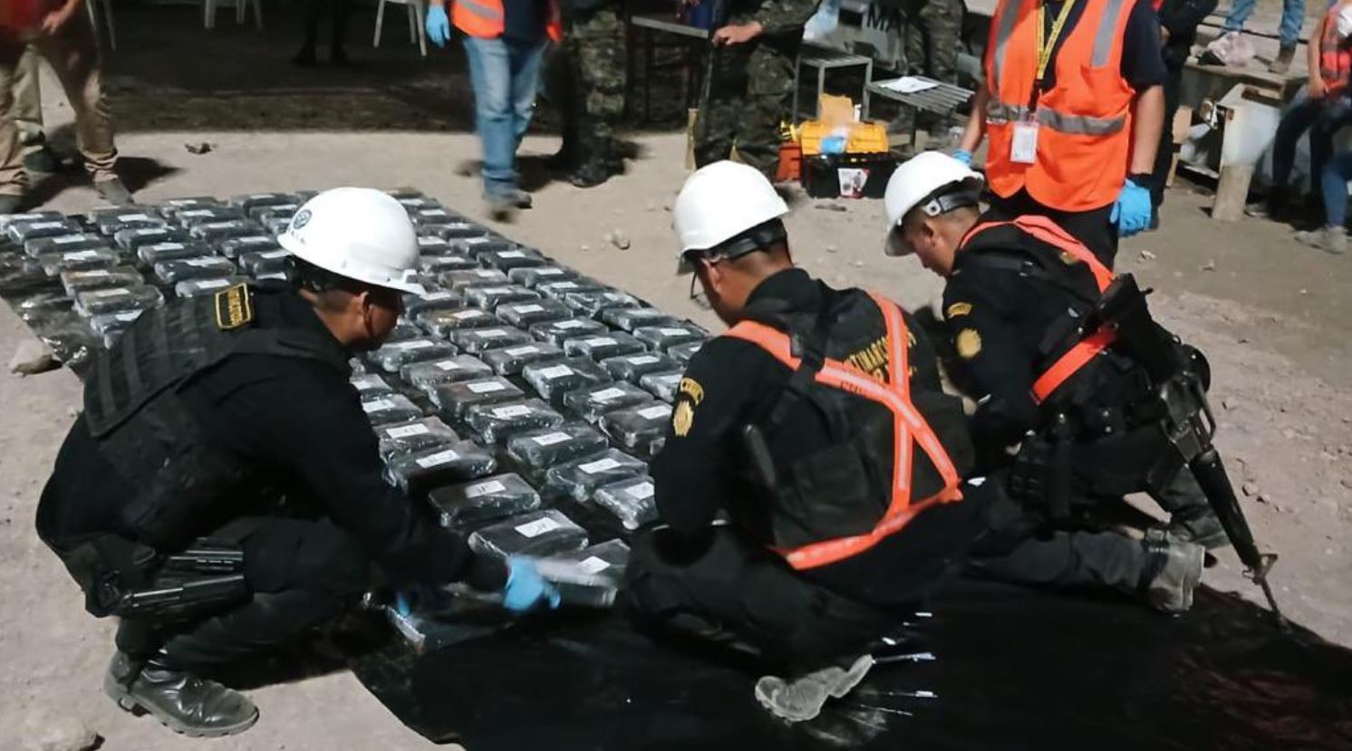 Decomisan otros 105 paquetes de cocaína en Puerto Quetzal