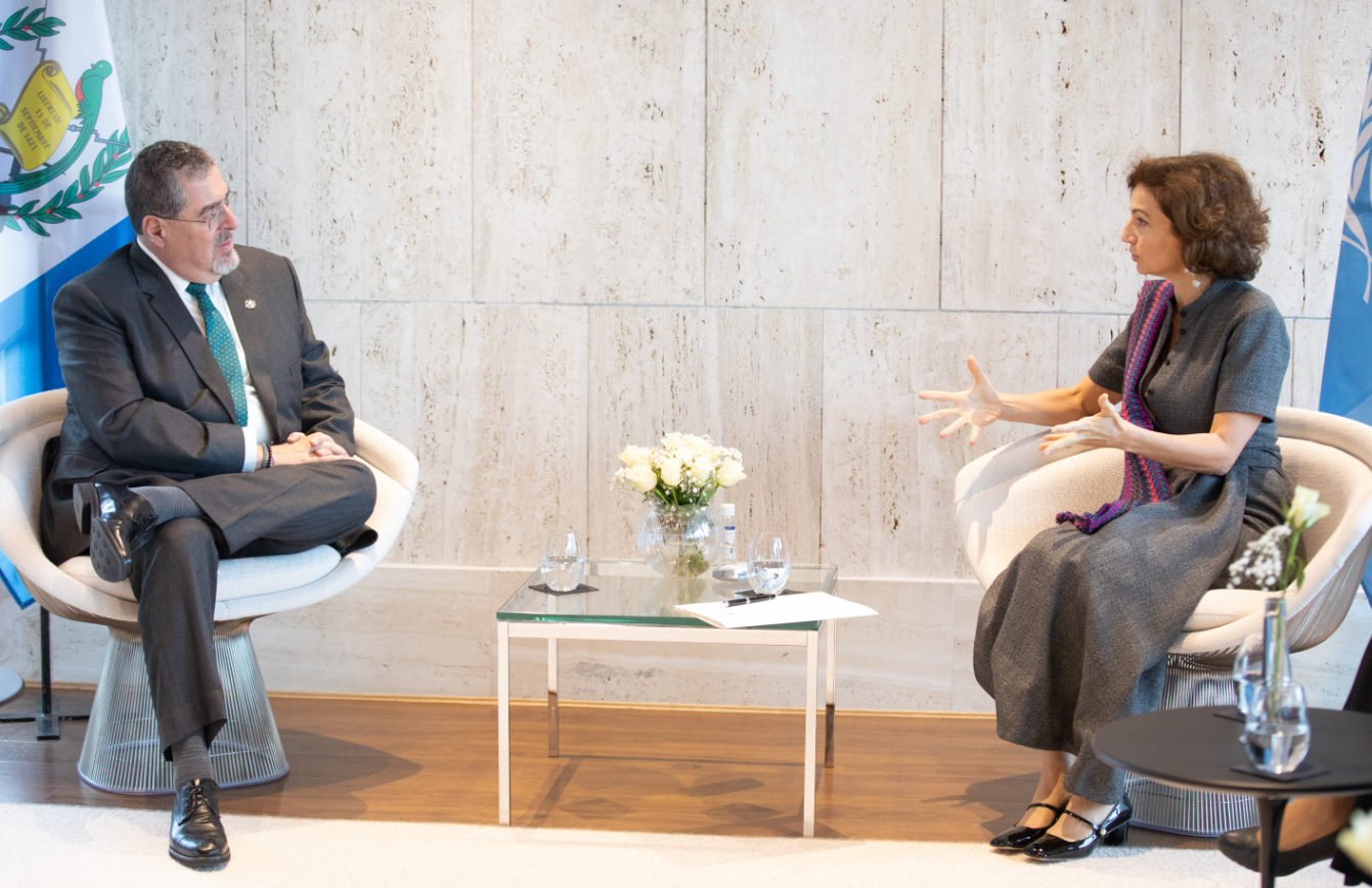 Presidente Bernardo Arévalo en reunión con Audrey Azoulay. / Foto: Cuenta de X de Azoulay.