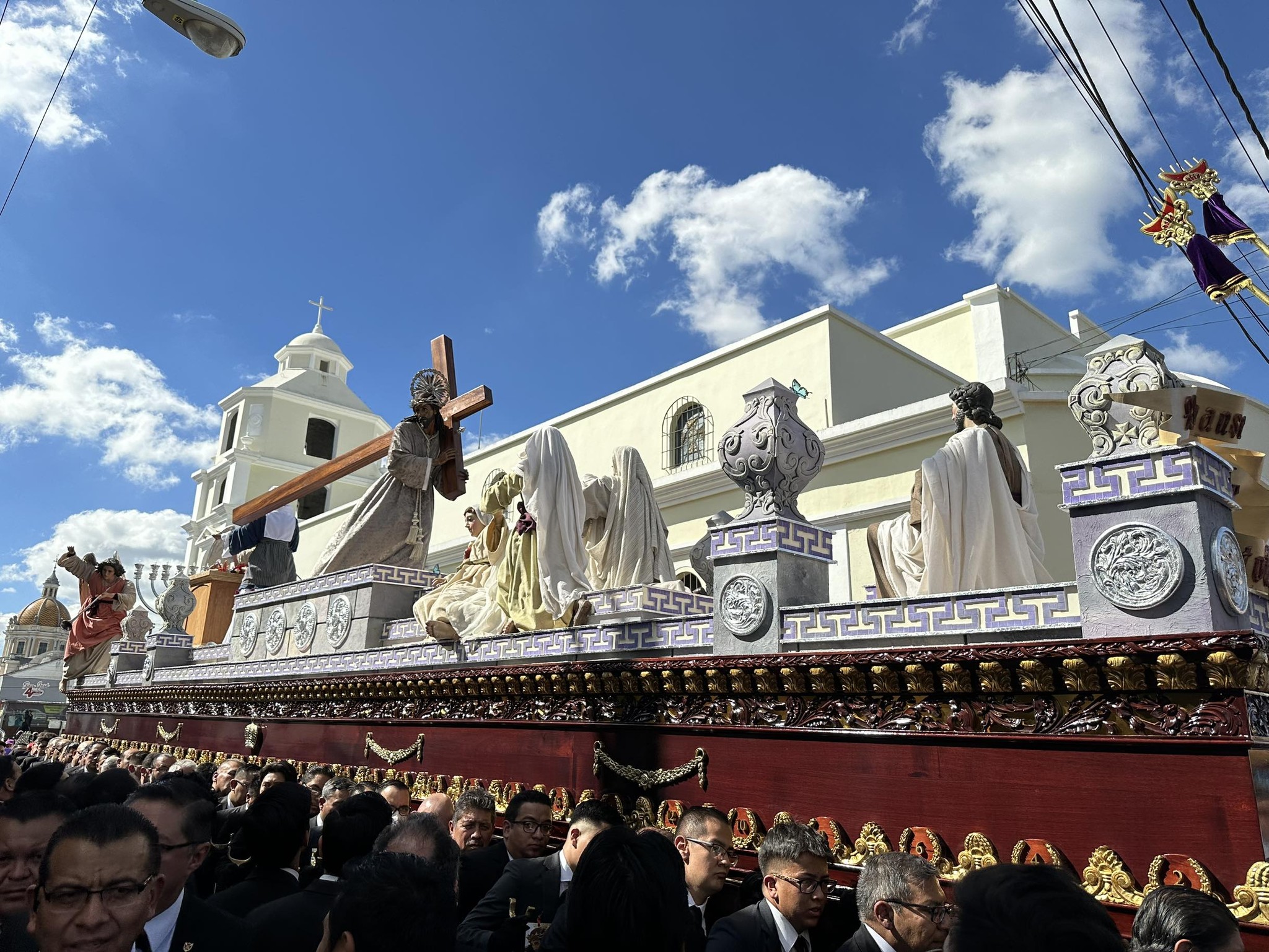 Jesús de los Milagros engalana las calles del Centro Histórico