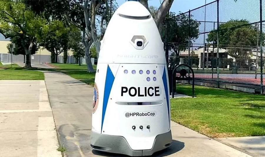 Nueva York “jubila” al robot policía de Times Square tras solo tres meses de trabajo