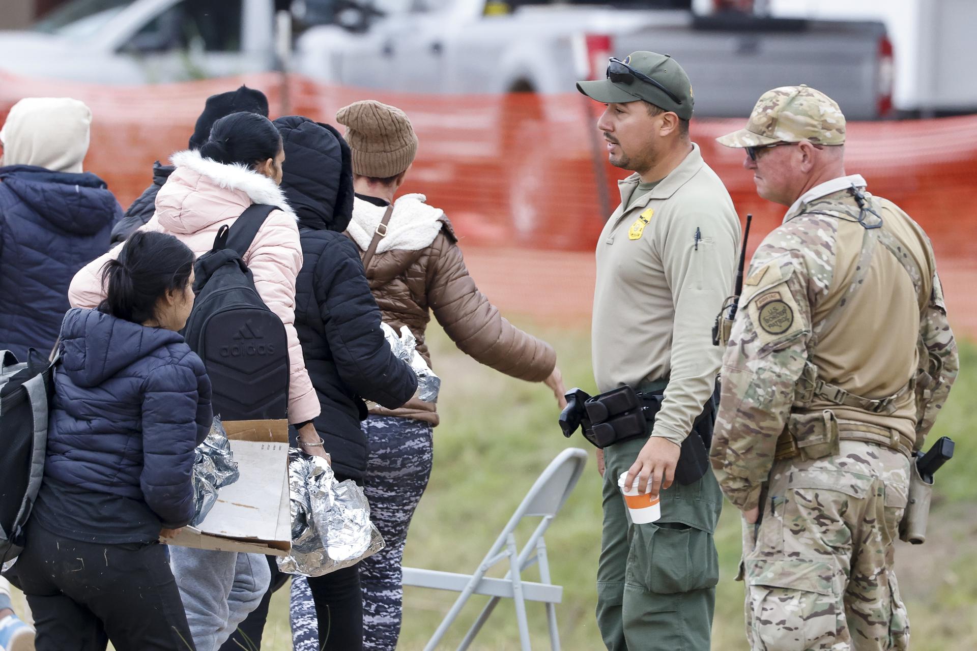 Claves de la ley antiinmigrante de Texas y estados que siguen su ejemplo