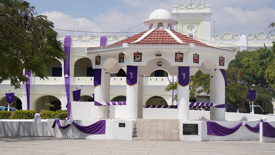 Edificios decorados por Cuaresma y Semana Santa en Jutiapa