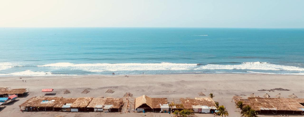 Impulsan jornada de limpieza en la playa de Ocós, San Marcos