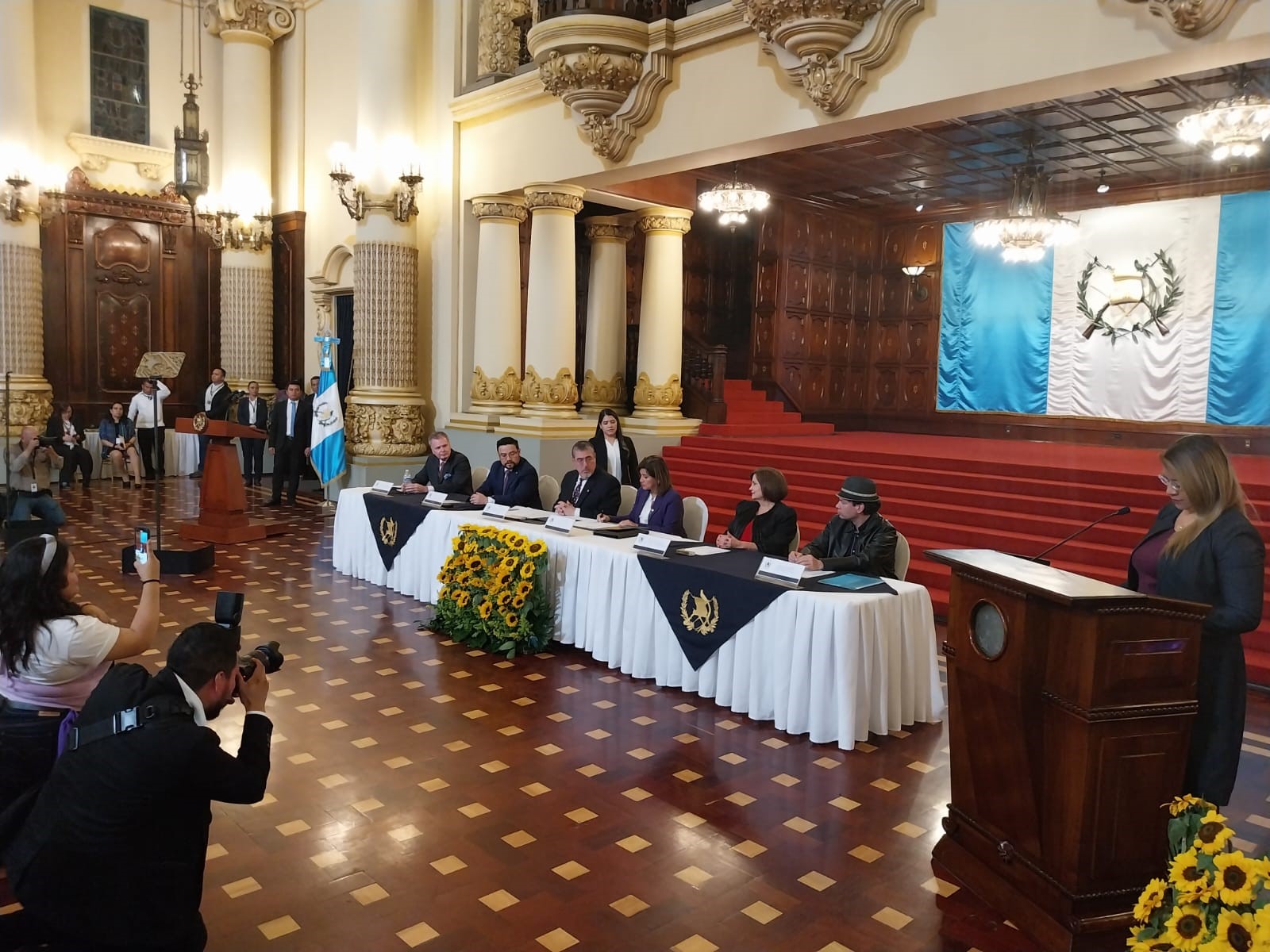 Gobernantes piden disculpas públicas a familia de Claudina Isabel Velásquez