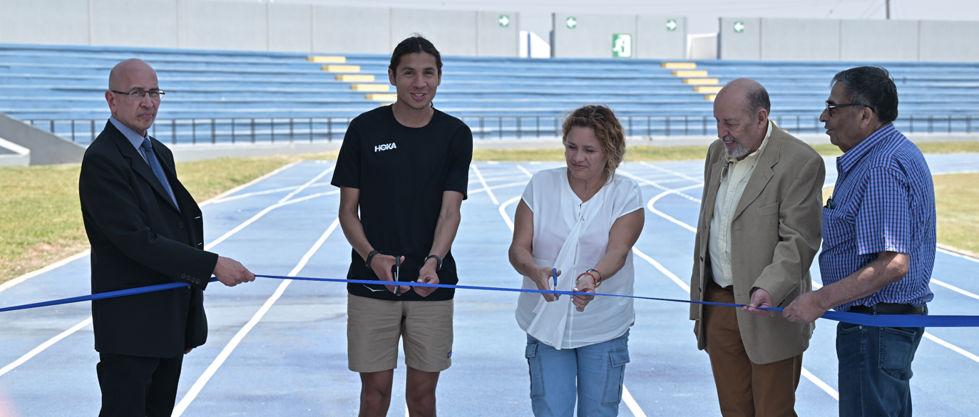 Luis Grijalva participa en inauguración de pista de atletismo en Guatemala