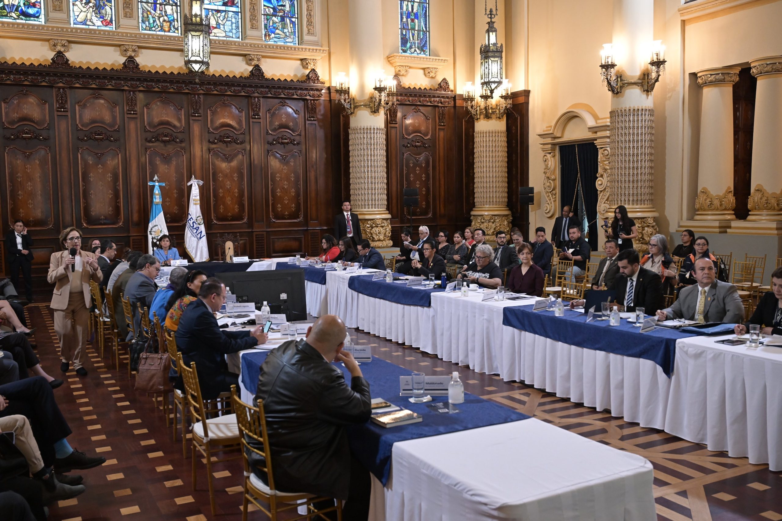 Karin Herrera lidera reunión del Conasan contra la desnutrición