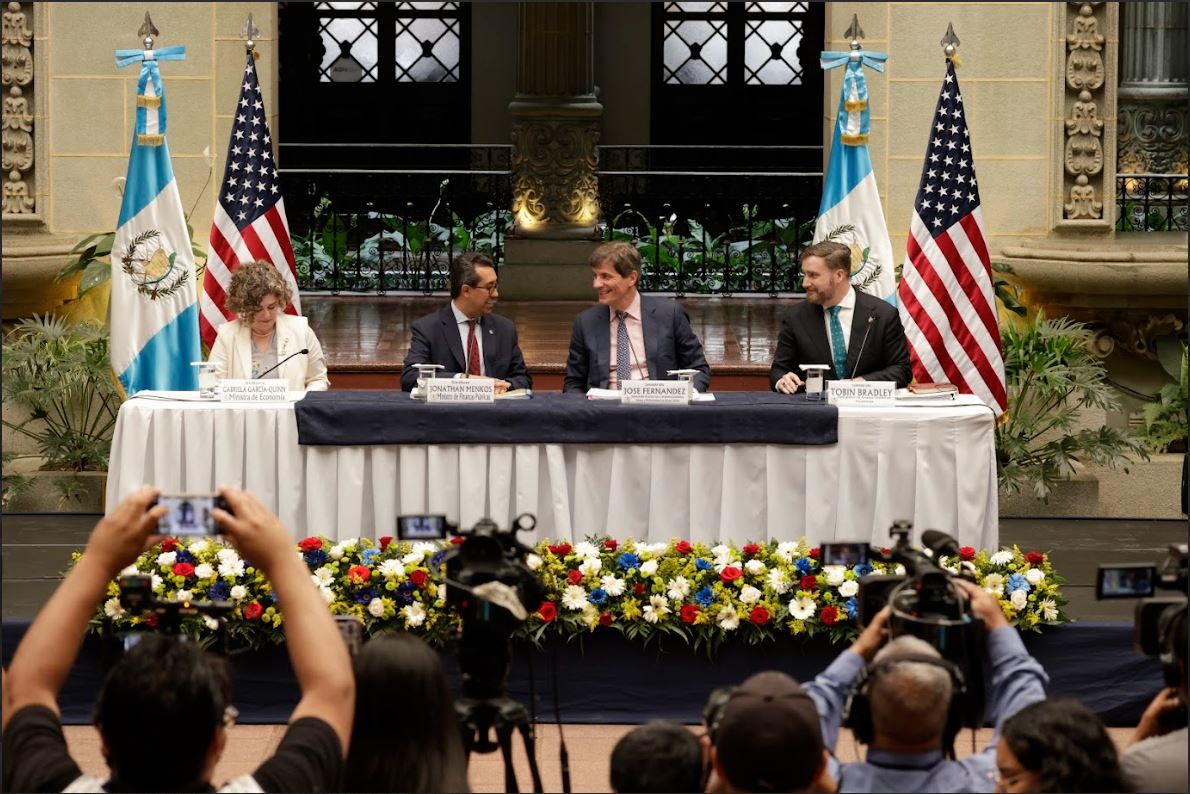 Guatemala y Estados Unidos trabajarán en cinco grandes estrategias para impulsar la economía