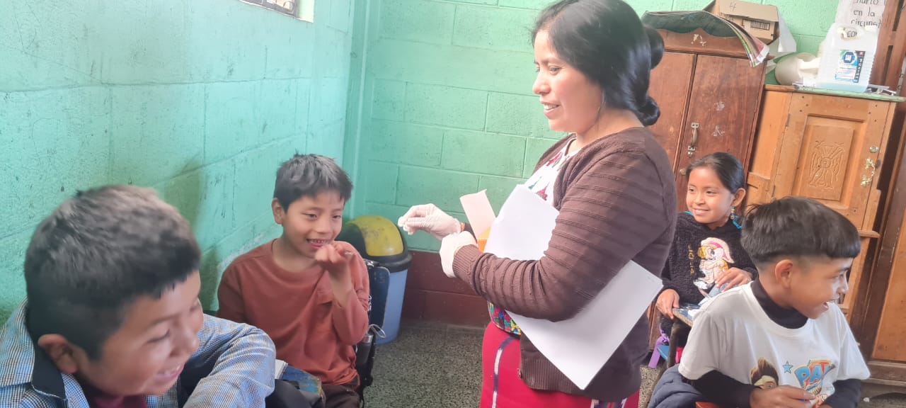 Desparasitación llega a más de 9 mil estudiantes de Chajul, Quiché