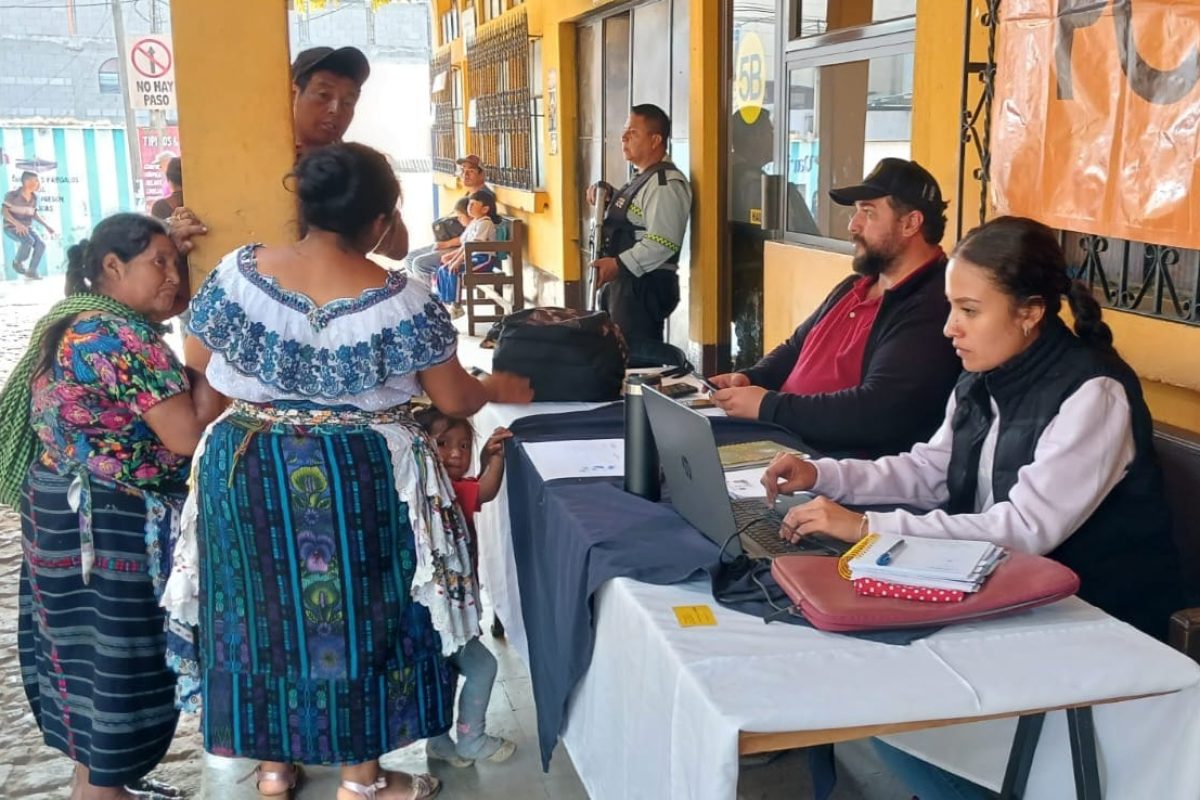 Elaboran registro de agricultores afectados por incendio en volcán de Agua