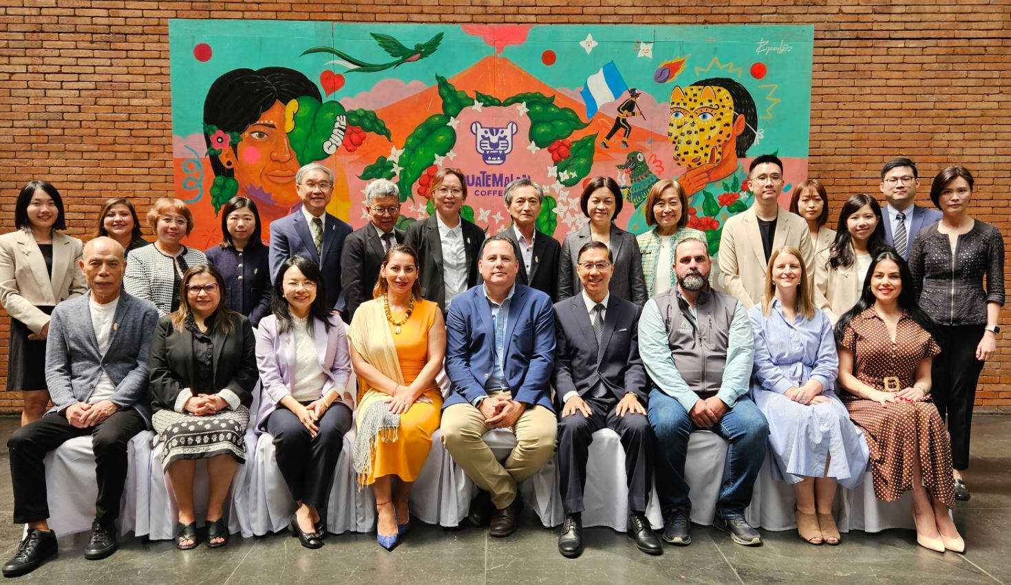 Empresarios taiwaneses fortalecen vínculos con productores de café de Guatemala.