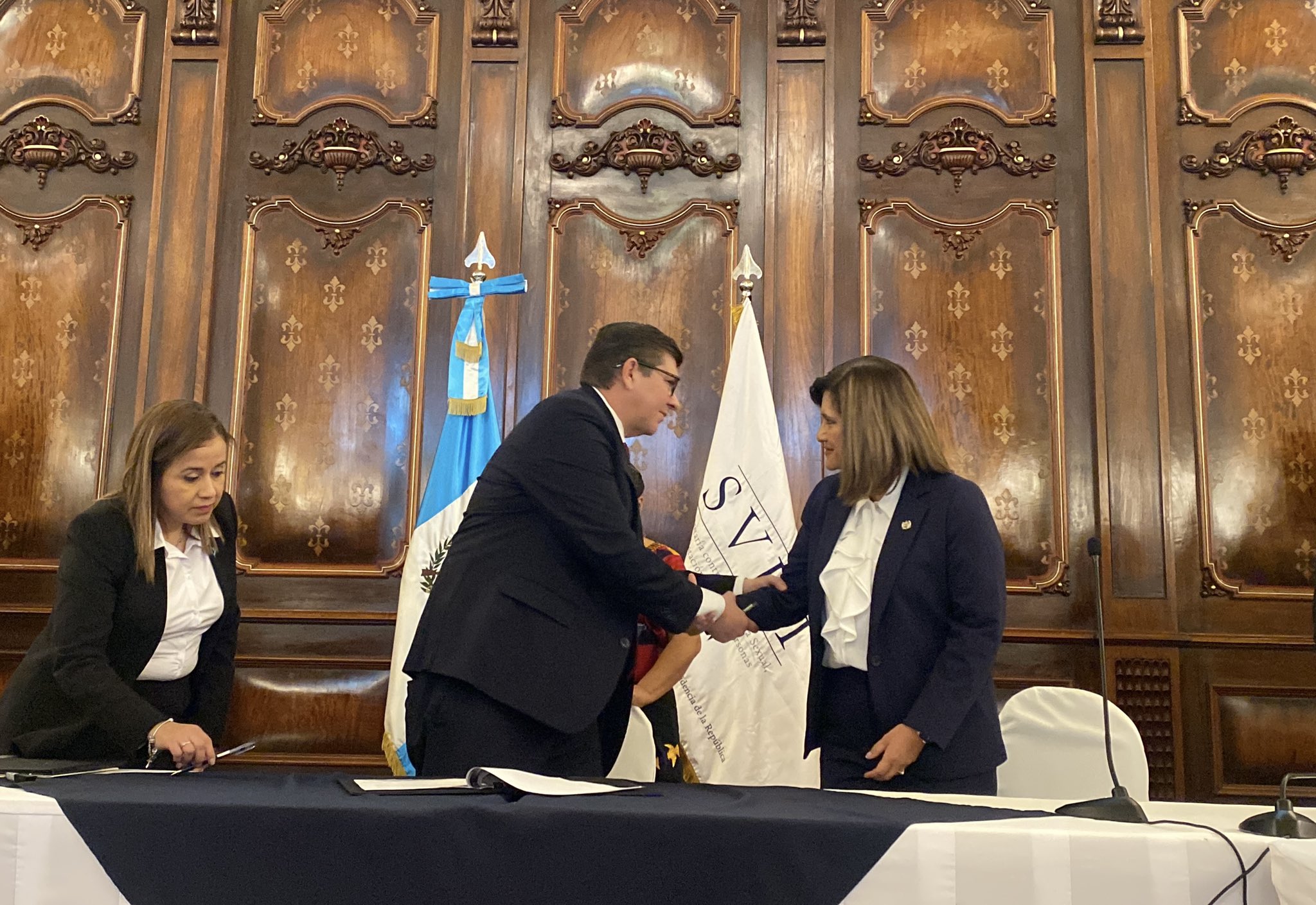 Director de Migración anuncia nueva política migratoria con Karin Herrera