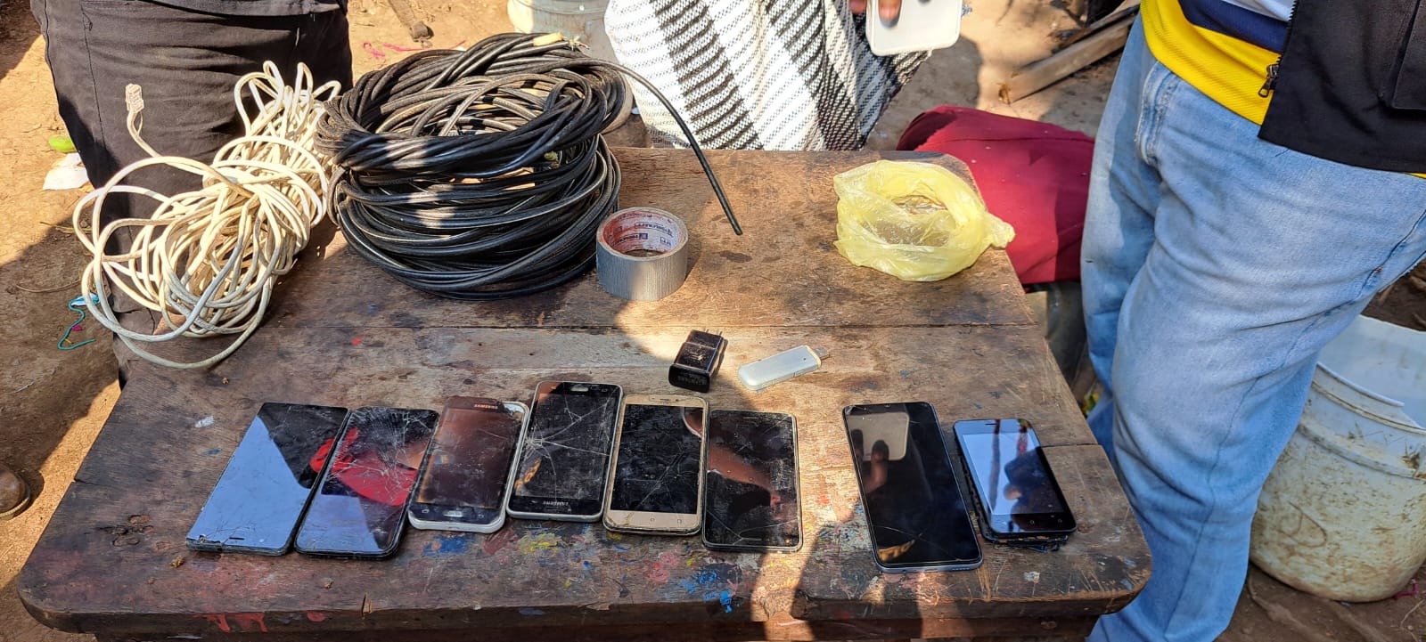 Decomisan teléfonos y generadores de señal satelital en requisa en Granja Penal Canadá, Escuintla