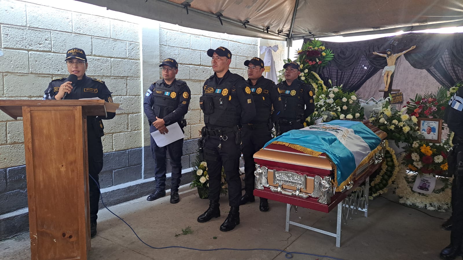 Director de la PNC asiste a honras fúnebres de subinspector en Jalapa
