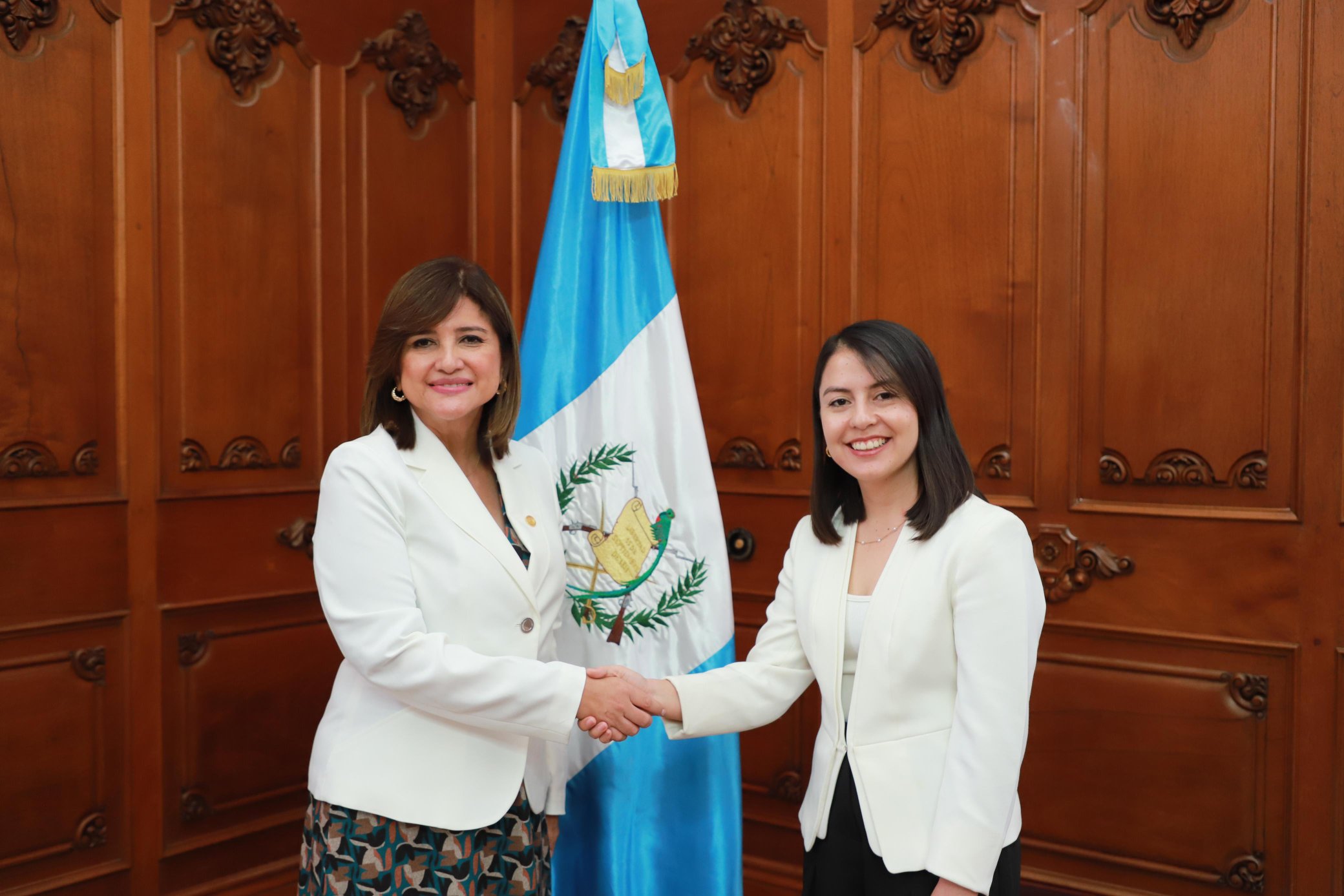 Juramentan a Mónica Mazariegos como secretaria privada de la Vicepresidencia de la República