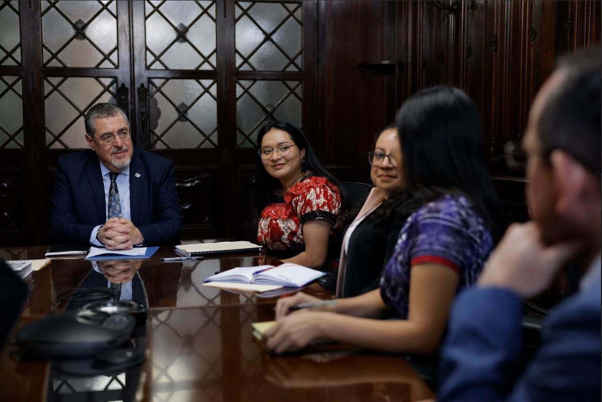 Bernardo Arévalo conoce planes de trabajo a favor de la juventud guatemalteca