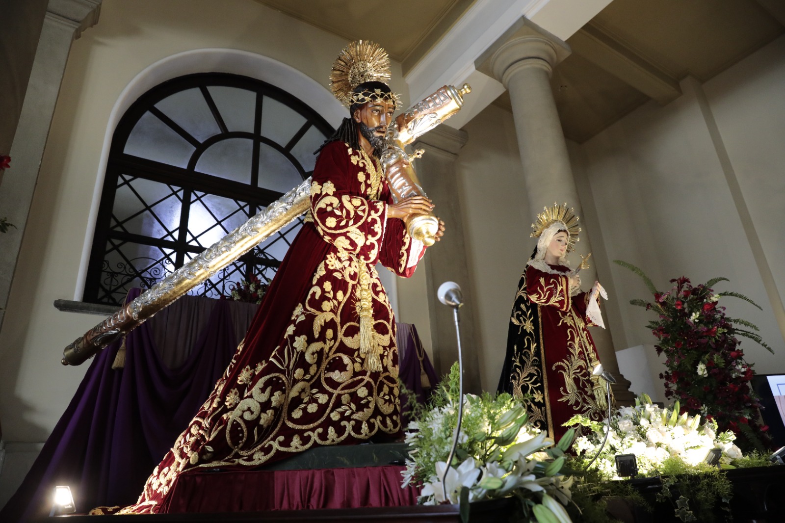 Nazareno de la Humildad y Virgen de Dolores, de San Cristóbal El Bajo, Antigua Guatemala. / Foto: Noé Pérez.