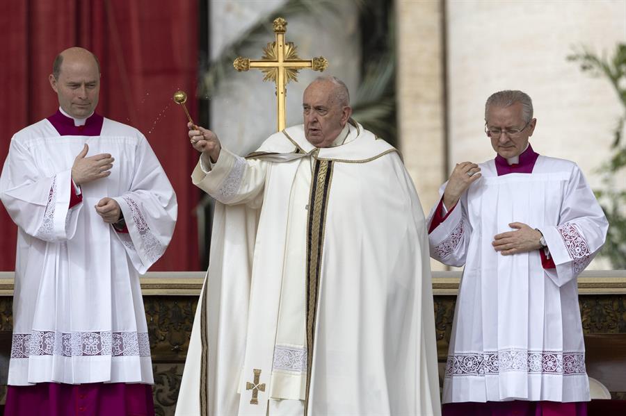 El Papa alerta contra los “vientos de la guerra” sobre Europa en su mensaje de Pascua